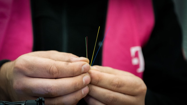 Telekom baut 173.000 Glasfaseranschlüsse im Mai