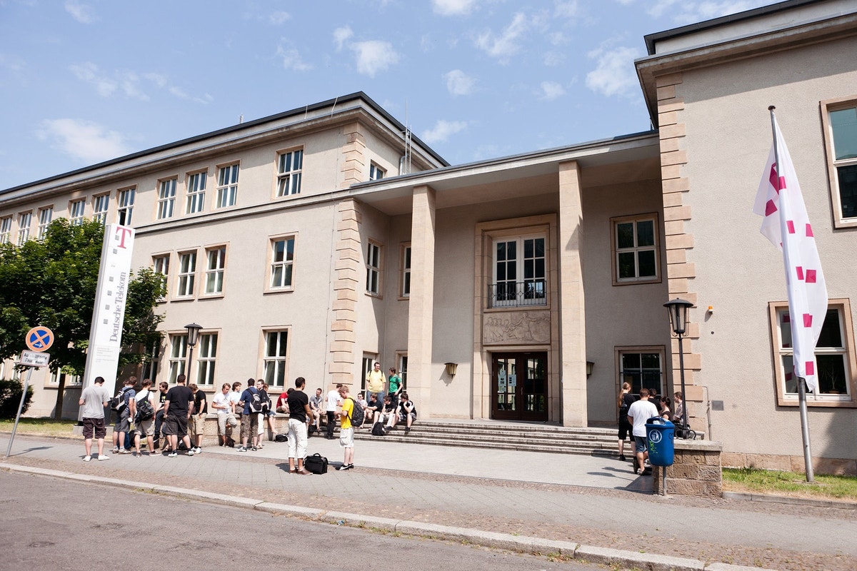 Hochschule für Telekommunikation Leipzig (HfTL): Geschichte und Transformation