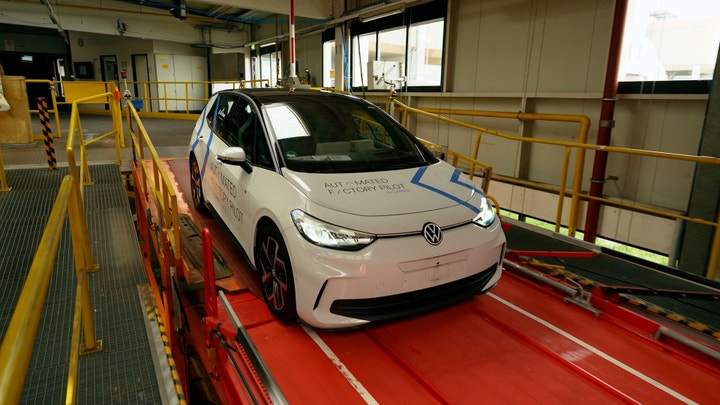 New Approaches to Vehicle Logistics: Cars Drive Automatically onto a Freight Train