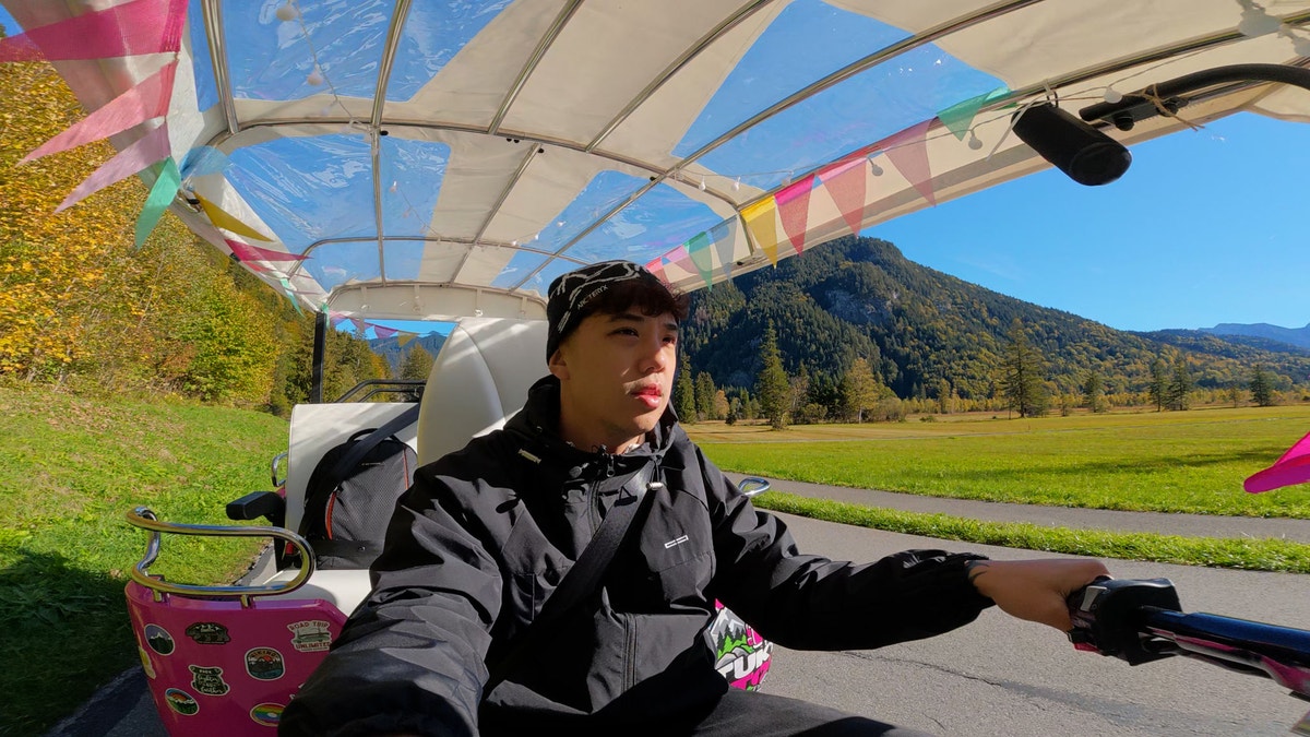 YouTuber SELTIX reist mit dem E-TukTuk.